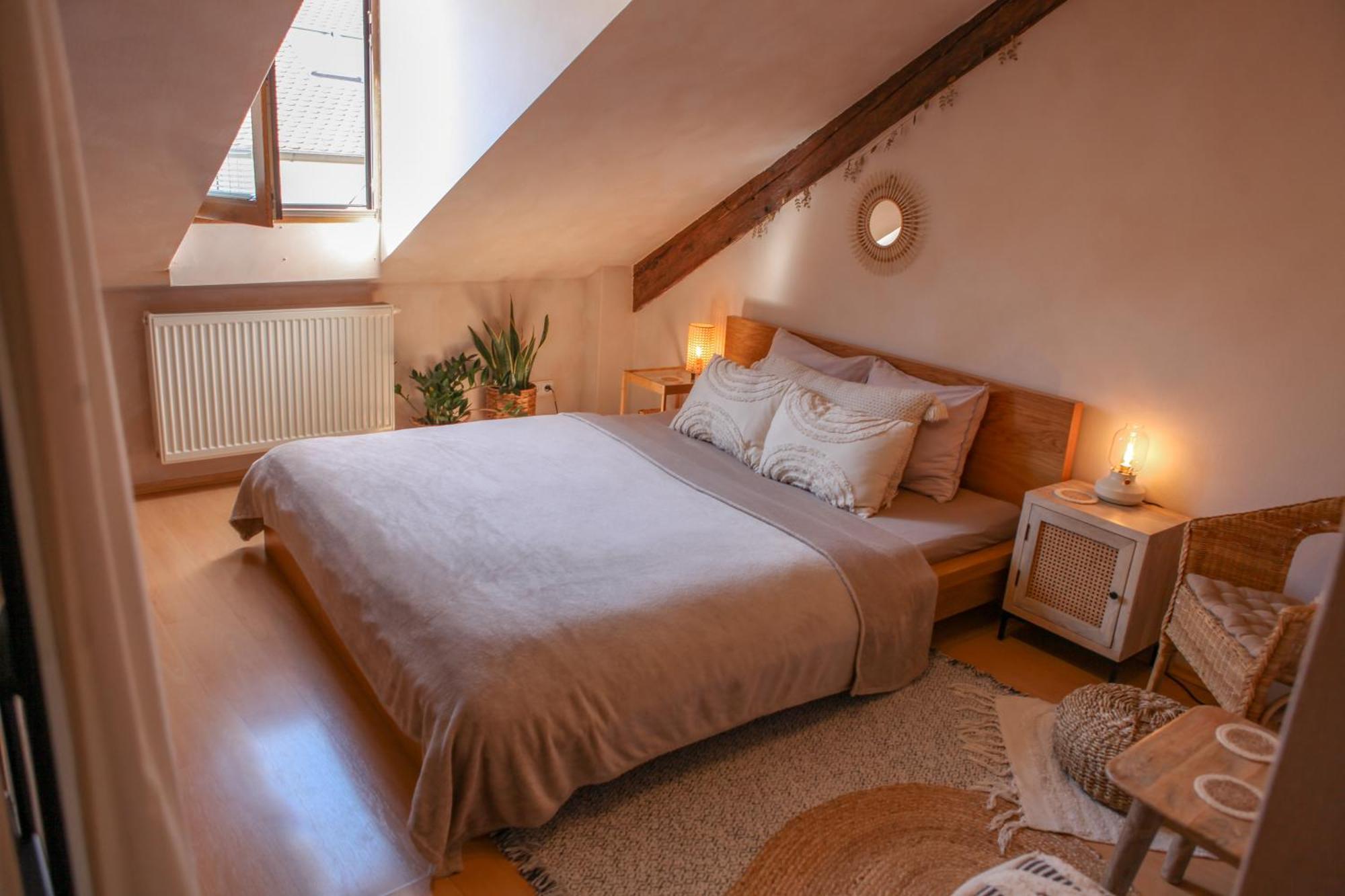 Cozy Apartment In The Heart Of The Historic City Bratislava Eksteriør billede