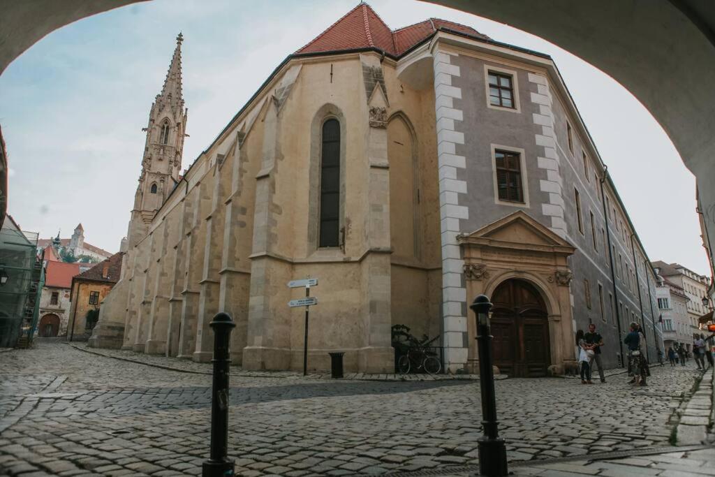 Cozy Apartment In The Heart Of The Historic City Bratislava Eksteriør billede