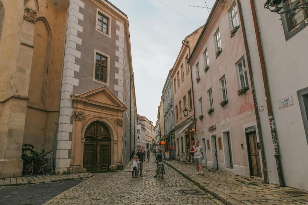 Cozy Apartment In The Heart Of The Historic City Bratislava Eksteriør billede